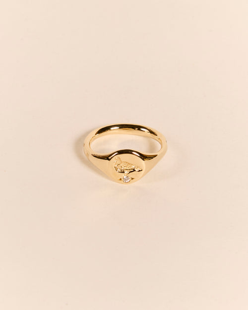 Lightweight Pigeon Signet with Diamond