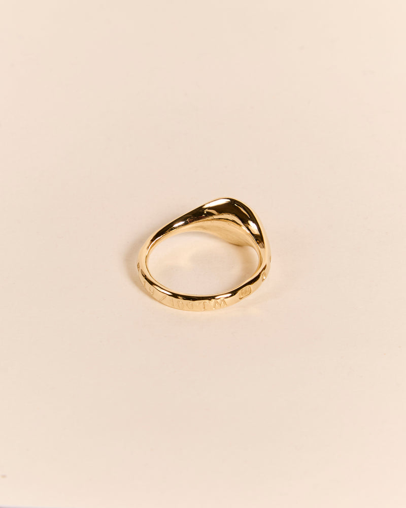Lightweight Pigeon Signet with Diamond
