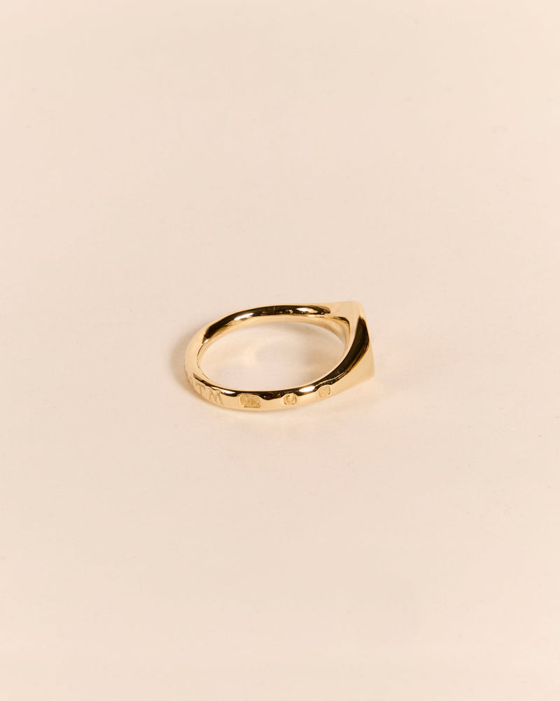 Lightweight Pigeon Signet with Diamond