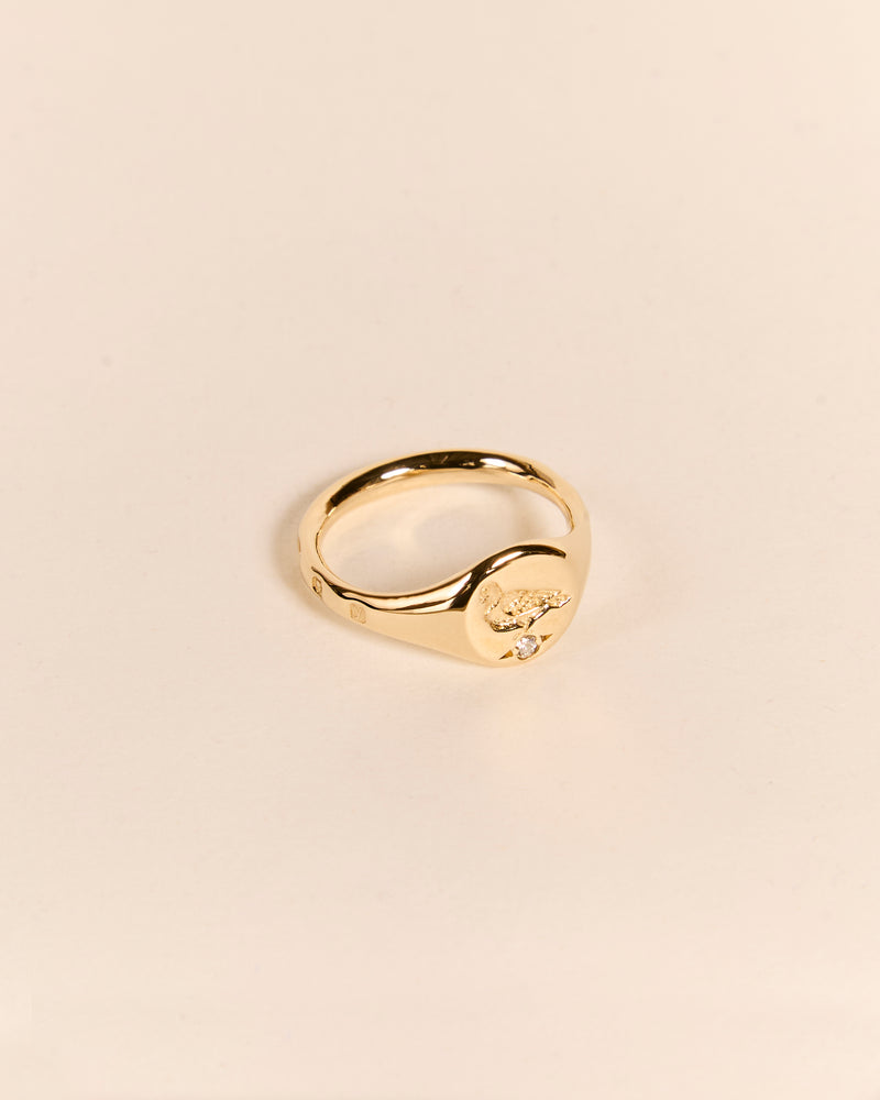 Lightweight Pigeon Signet with Diamond