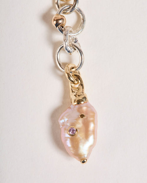 Stigmata Pearl Driblet Necklace