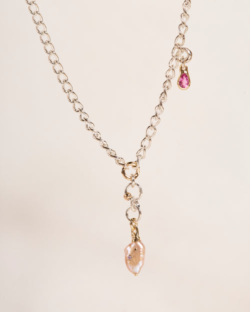 Stigmata Pearl Driblet Necklace